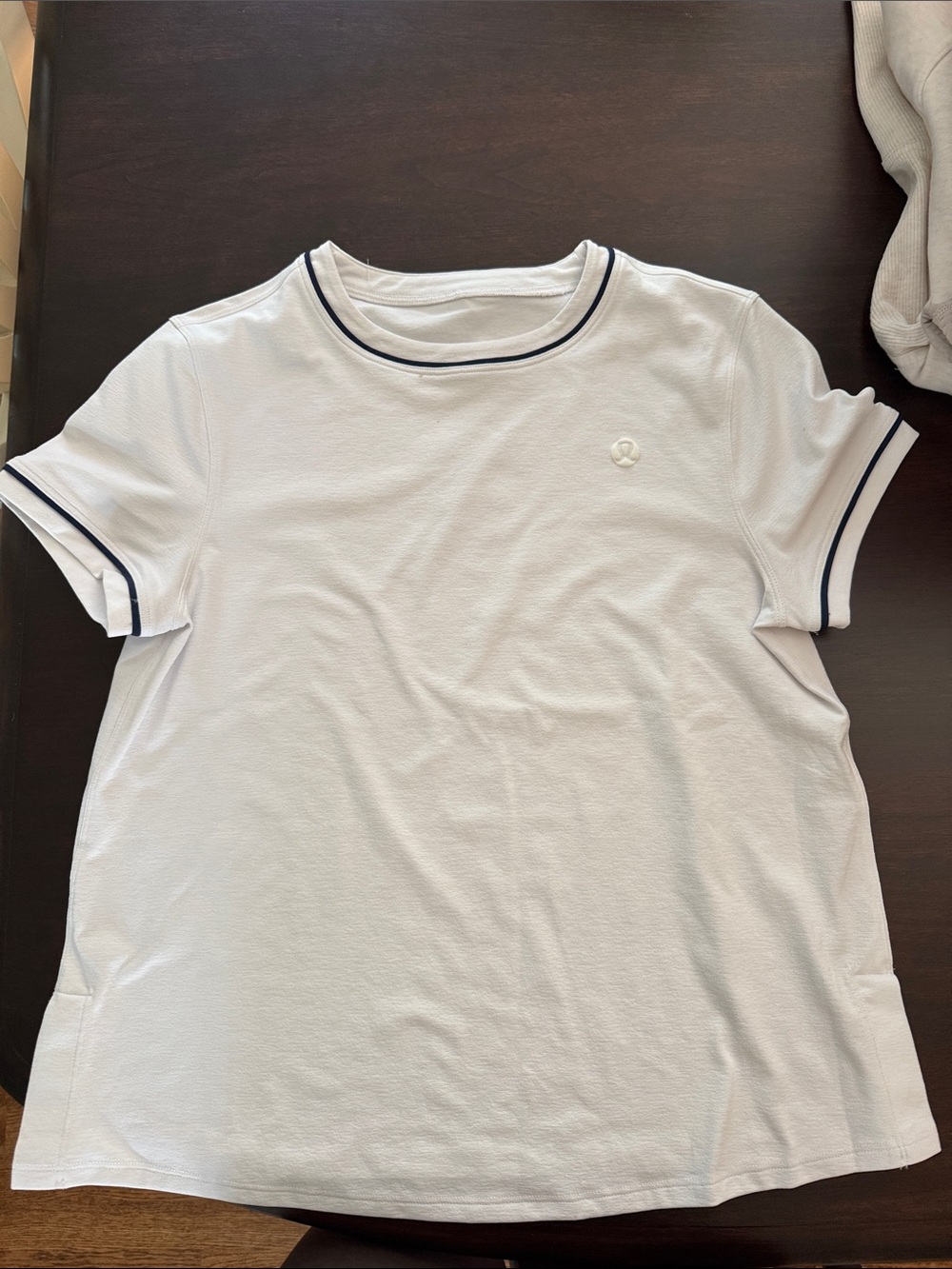 LULULEMON White Black Tshirt 4/XS